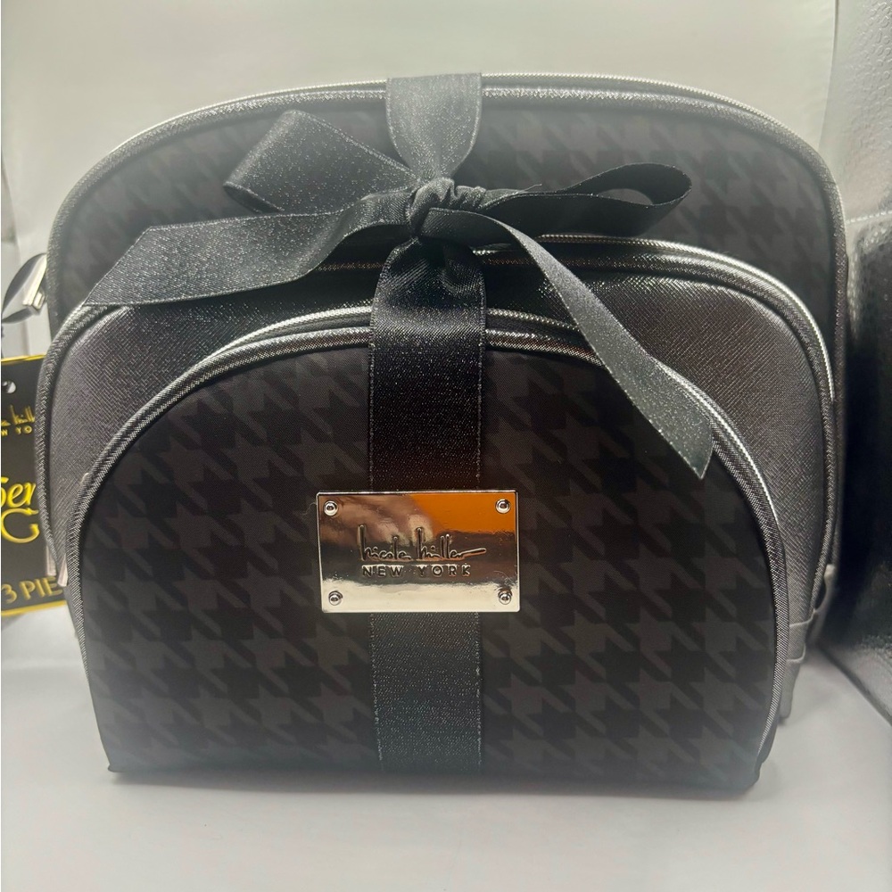 Nicole Miller Cosmetic Bag Set NWT - Picture 4 of 7